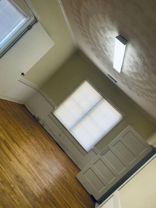 Building Photo - 604 Church St