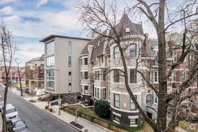 Building Photo - 3240 Hiatt Pl NW
