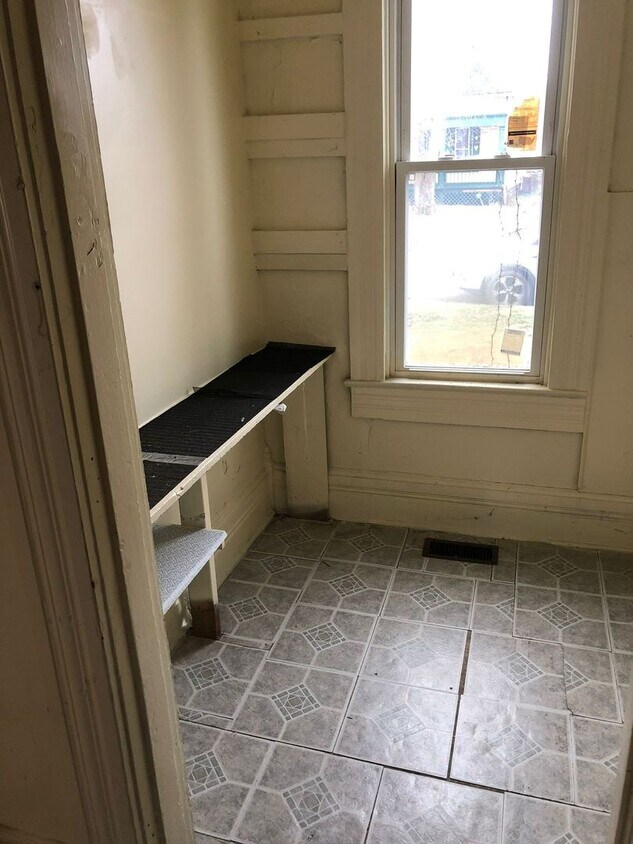 Primary Photo - 39 Oakwood Ave