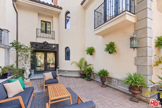 Foto del edificio - 2500 CASCADIA Dr