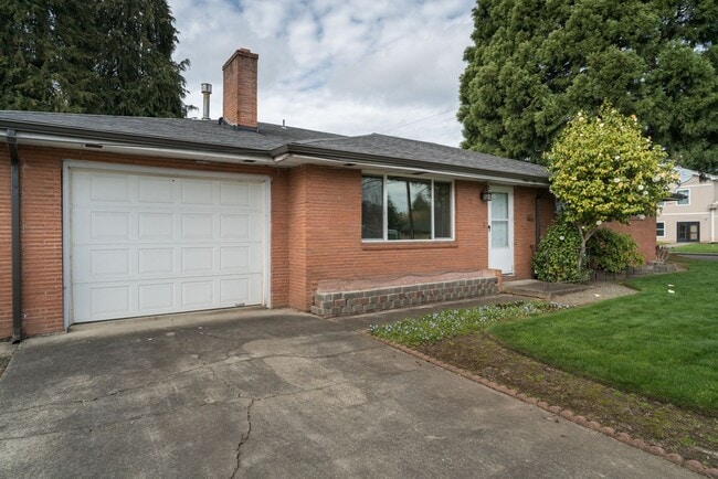 Building Photo - SE Walnut (Hillsboro)