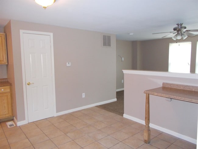 Building Photo - 517 Kern St