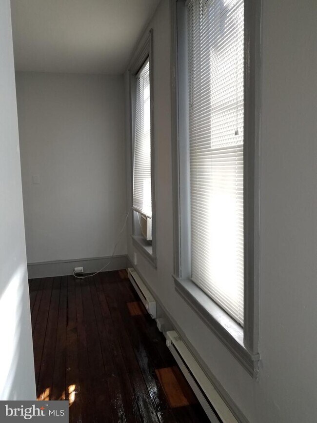 Foto del edificio - 1525 Tasker St