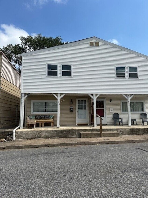 Primary Photo - Introducing a charming 3-bedroom, 1.5-bath...