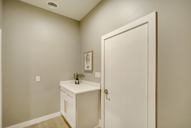 Building Photo - 1414 Redbud Trail
