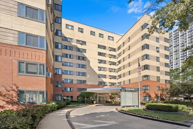 Foto del edificio - 5048 N Marine Dr