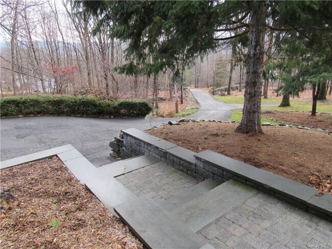 Building Photo - 715 NY-32