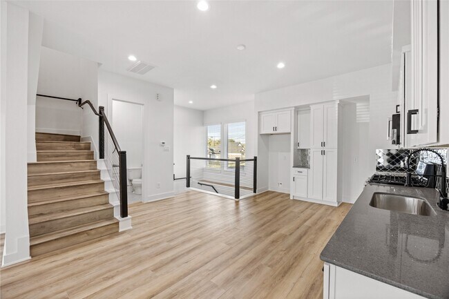 Foto del edificio - 14103 Faith Frst Dr