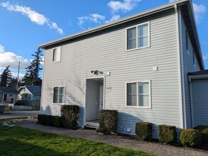 Building Photo - 1121 Humboldt St