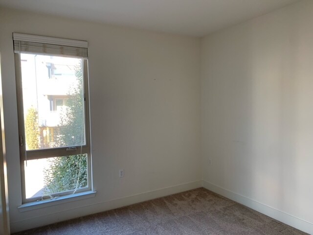 bedroom 1/child room - 1660 Delano St
