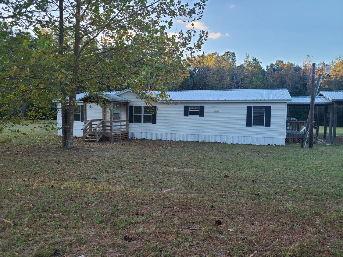 Primary Photo - 3/2 on 6 Acres in Archer!