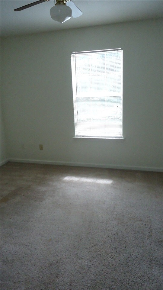 Building Photo - 2222 Timberwood Cir S