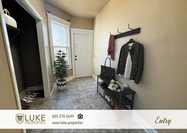 Building Photo - Cozy 1 bedroom apartment in vintage Sioux ...