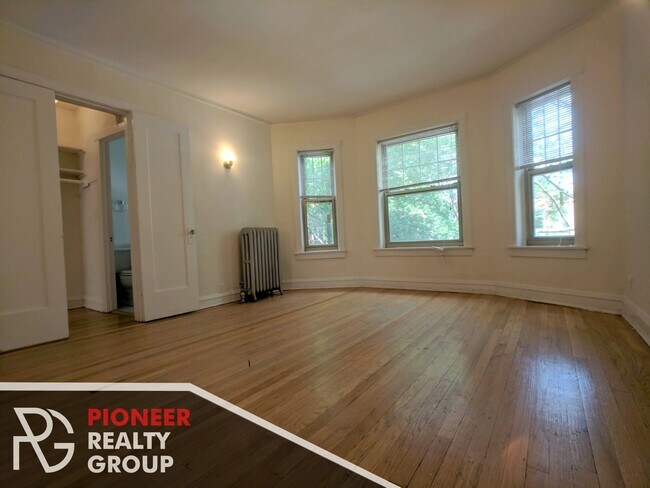 Building Photo - 4904 N Hoyne Ave