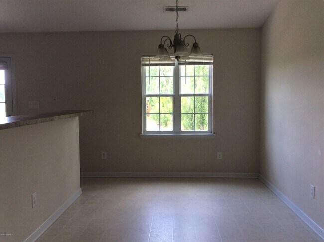 Building Photo - 301 5 Mile Rd