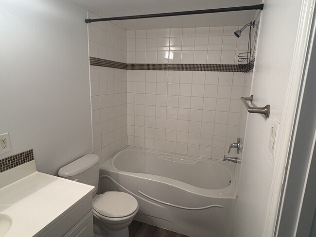 Photo du bâtiment - 1017 Northumberland Ave