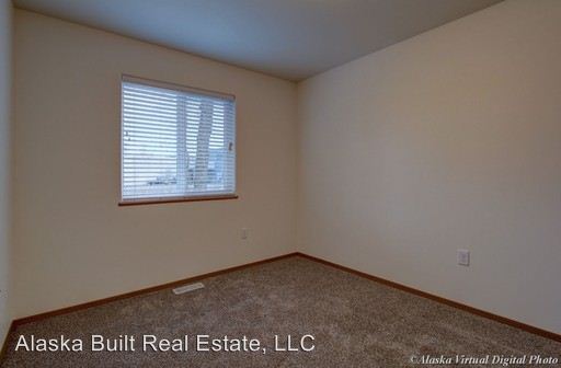 Building Photo - 1720 E Parks Hwy