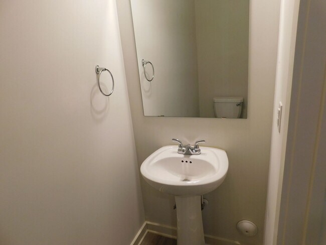Foto del edificio - 672 The Heights Ln