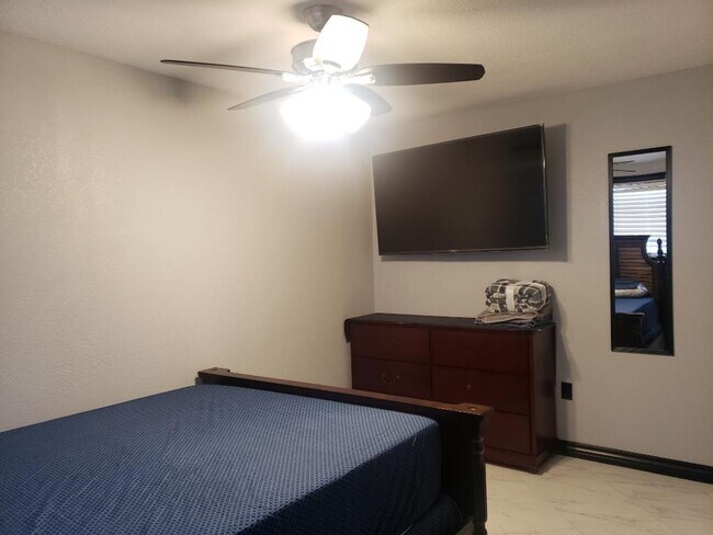 Foto del edificio - 3448 Glendower St