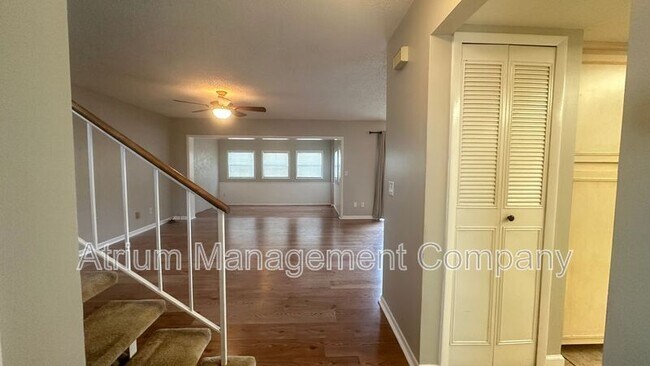 Foto del edificio - 1532 N Carolwood Blvd