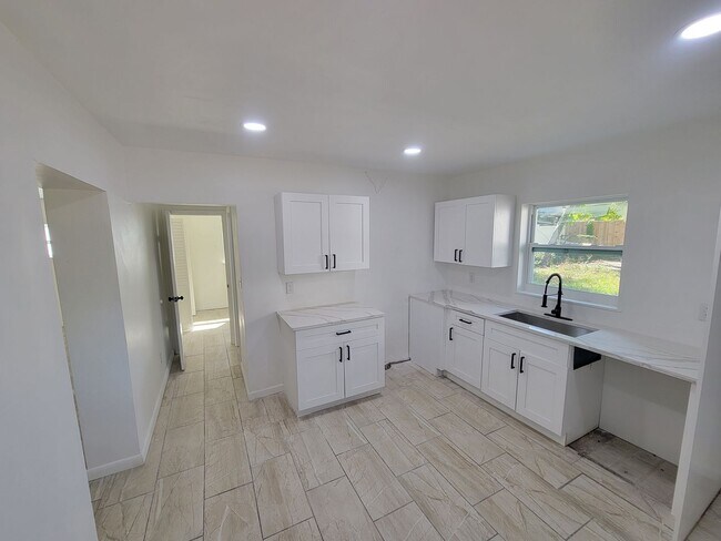 Foto del edificio - A Hidden Gem Offering Privacy and Convenience