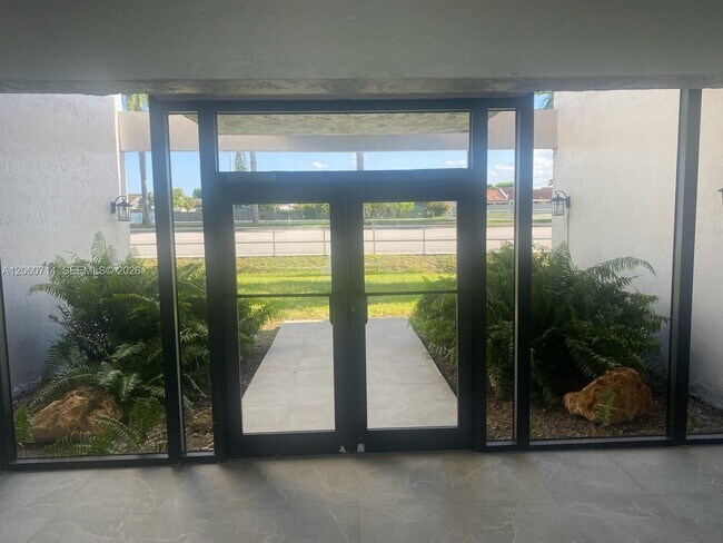 Foto del edificio - 9520 SW 8th St