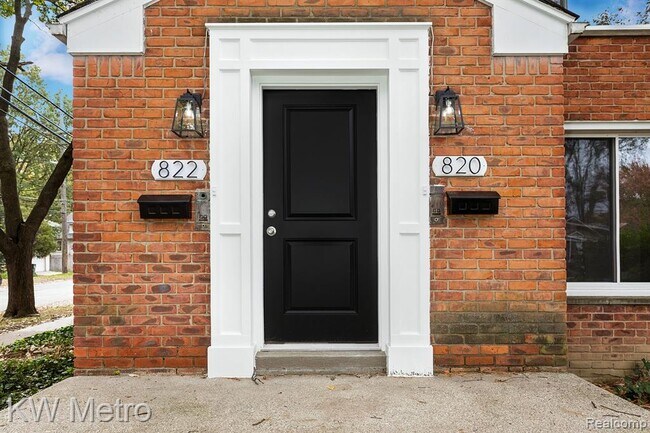 Foto del edificio - 820 E 5th St