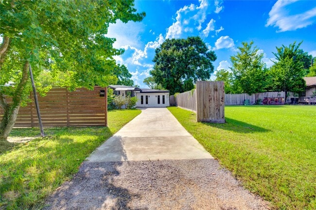 Building Photo - 6638 Winton St