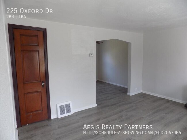 Foto del edificio - 225 Oxford Dr