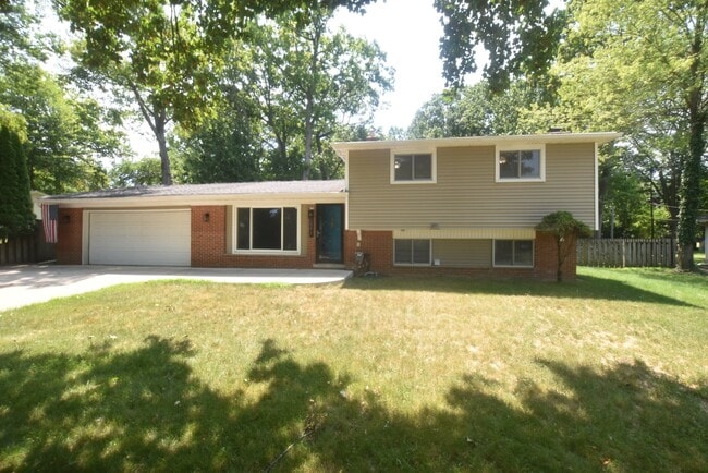 Building Photo - 2571 Red Arrow Dr