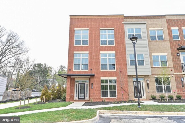 Building Photo - 10665 Fairgrounds Dr