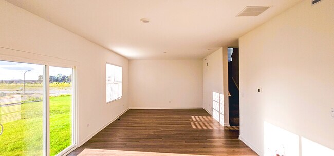 Building Photo - 2444 Scribe St