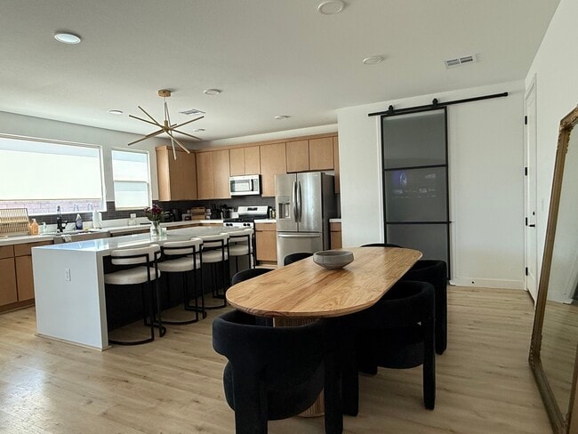 Foto del edificio - 1317 Crimson Sunbird Ave