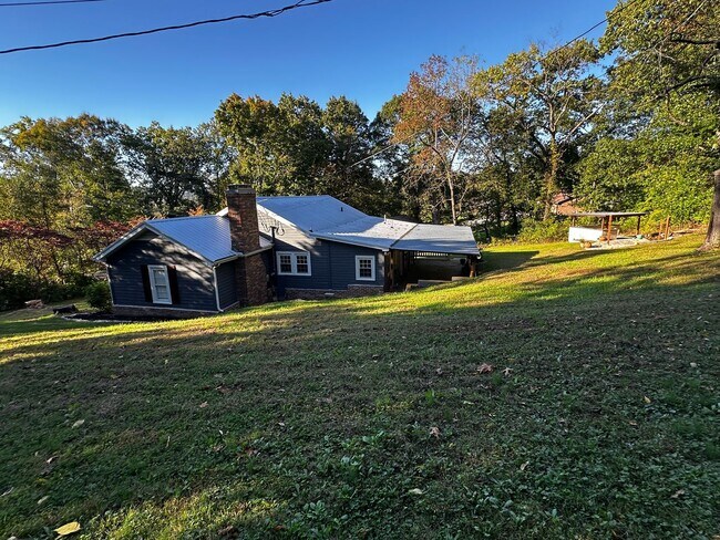 Building Photo - 4 bedroom/2 bath home for rent in Morristo...