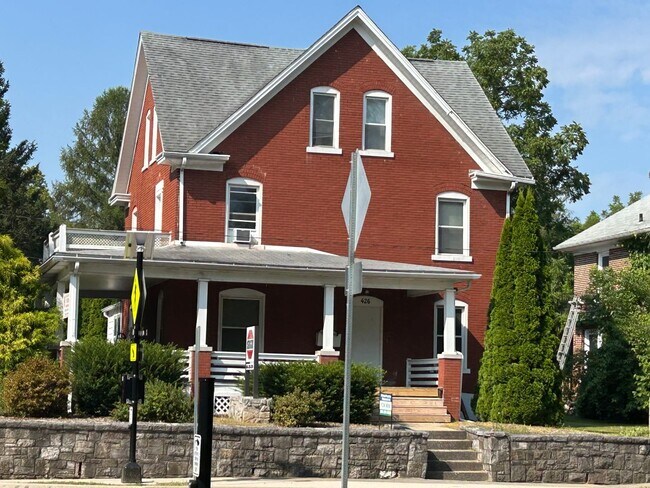 Foto del edificio - 426 S Atherton St