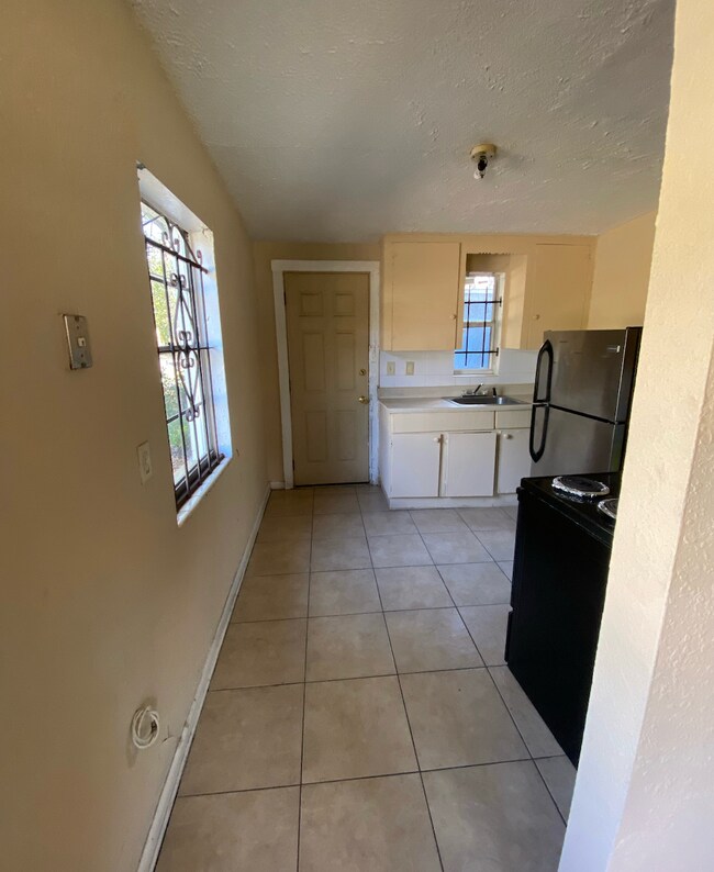 Foto del edificio - 1598 W 23rd St