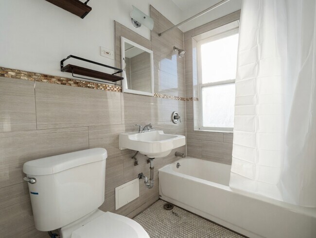Foto del edificio - 2712 N Milwaukee Ave