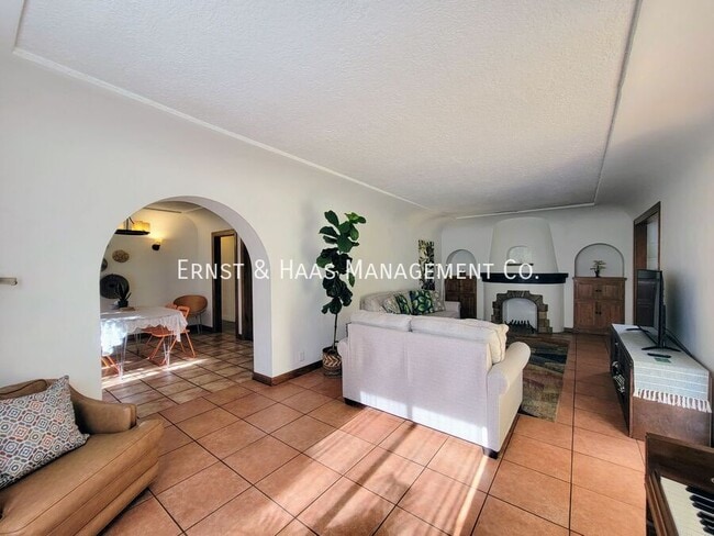 Foto del edificio - 1911 Cedar Ave