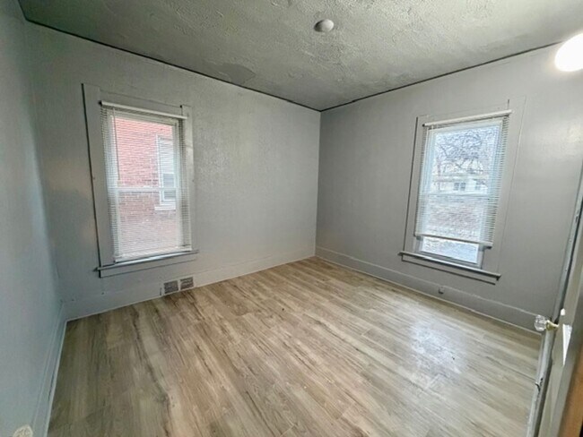 Foto del edificio - 2549 Highland St