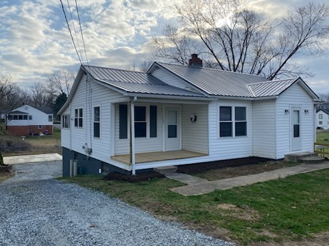 Building Photo - 2 Bedroom, 1 bath home with conditioned ba...