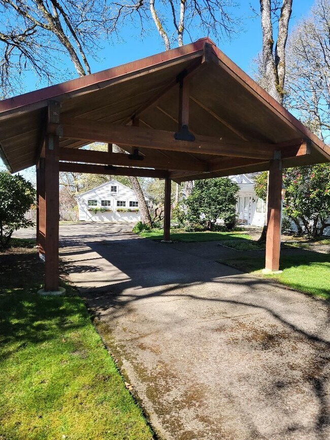 Foto del edificio - Beautiful Craftsman-style 3 bedroom, 2 bath home (1632 sq ft)  near Lake Steilacoom PLUS studio c...
