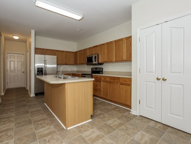 Building Photo - 8264 Chatham Oaks Dr
