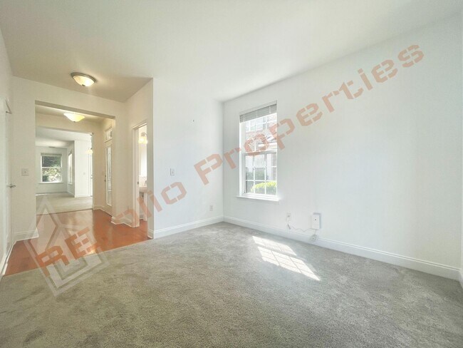 Foto del edificio - Beautiful 2 Story 3 Bedroom 2.5 Bath Townh...