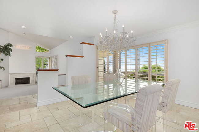 Building Photo - 2894 Woodwardia Dr