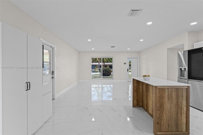 Building Photo - 3220 NW 4th Ct