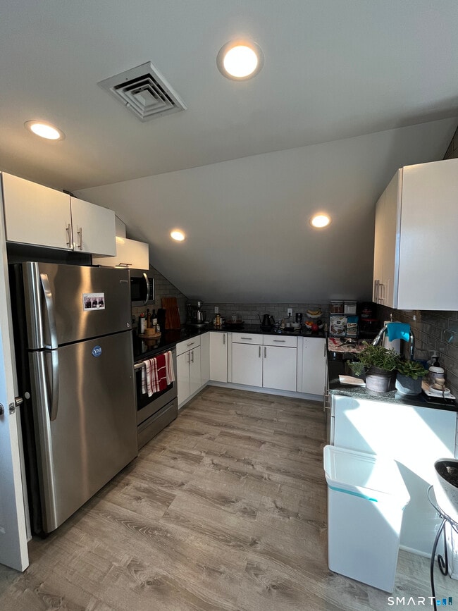 Building Photo - 79 Seaview Ave