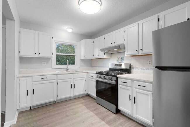 Cocina - 670 Middletown Ave