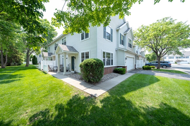 Building Photo - 1747 Countryside Dr