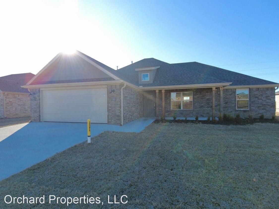 703 Corso Ave, Tontitown, AR 72762 House Rental in Tontitown, AR