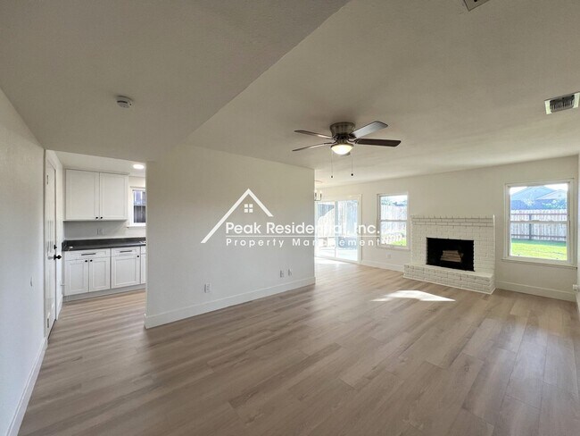 Building Photo - Updated Citrus Heights 3bd/2ba House With RV Access!